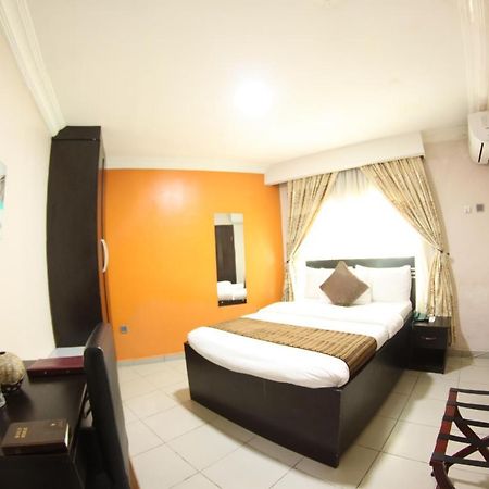 Celia'S Suites Abeokuta Екстер'єр фото