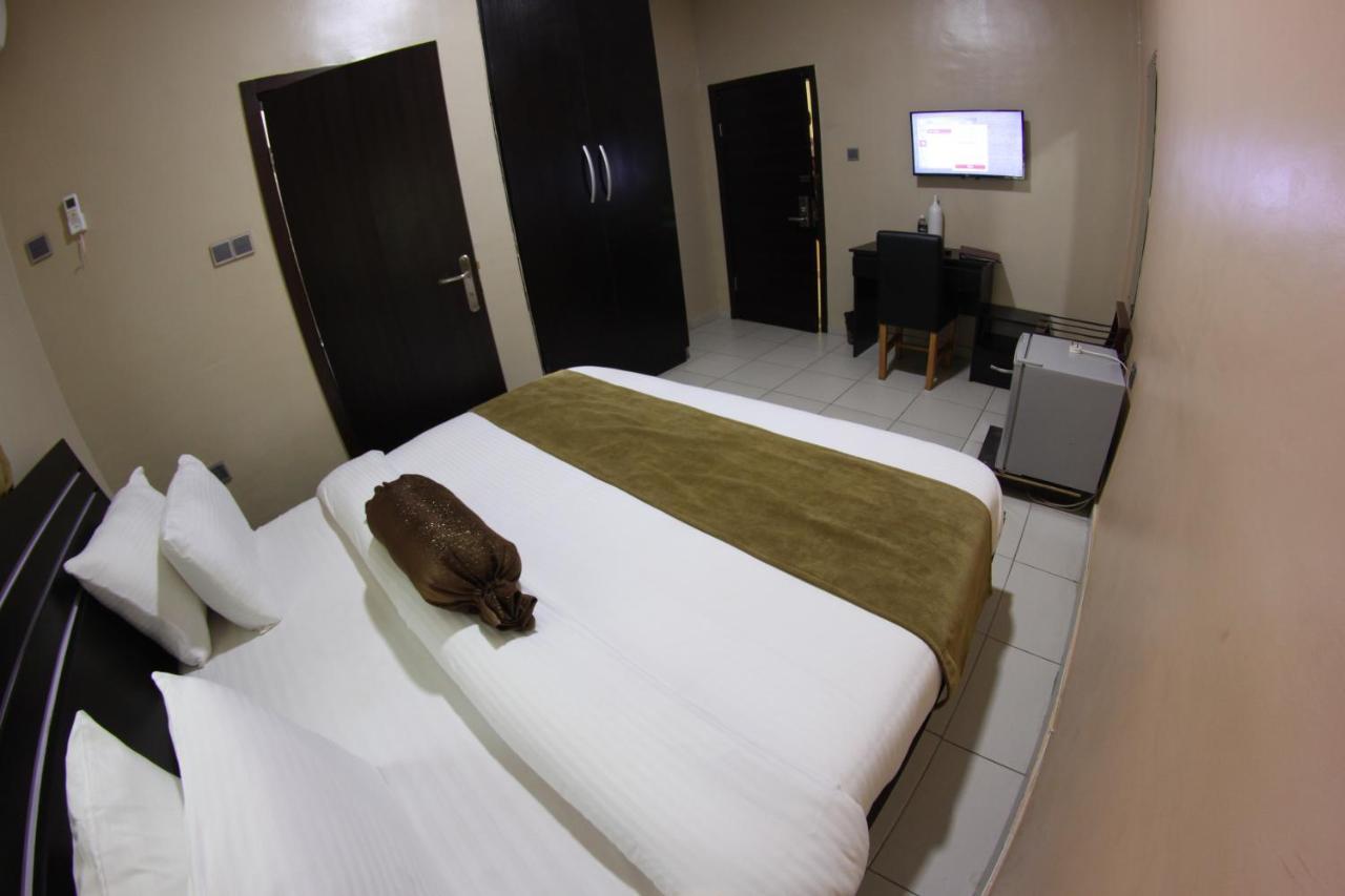 Celia'S Suites Abeokuta Екстер'єр фото